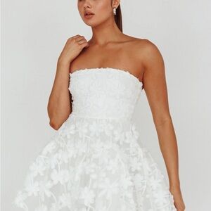 Selfie Leslie Dori Floral Embellished  White Strapless Mini Dress. Size Medium